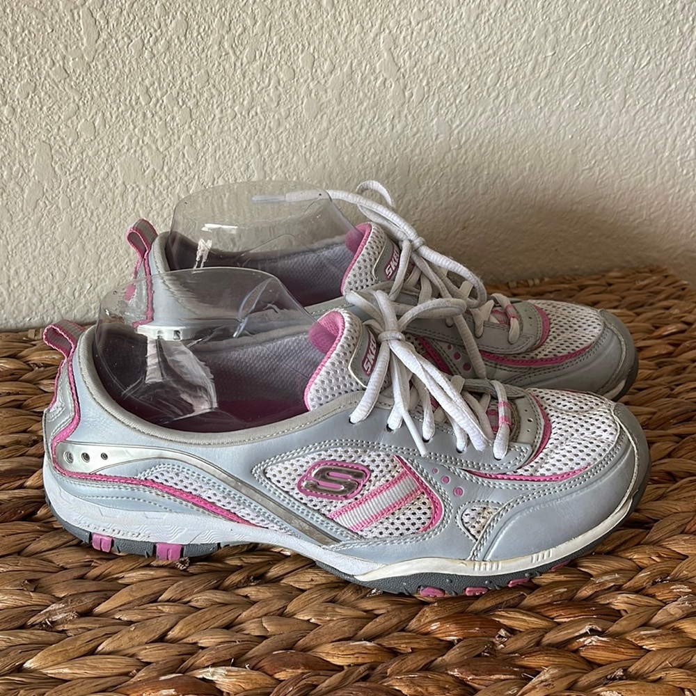 Skechers Sport Women's Muse-Mystical Sneaker size 8 pink and silver